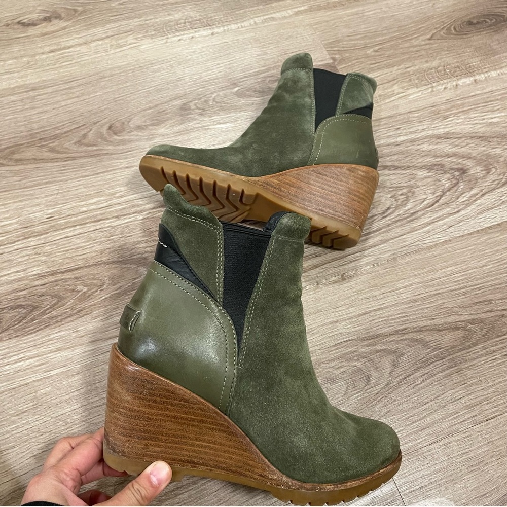 Sorel Green Wedge ankle booties size 8